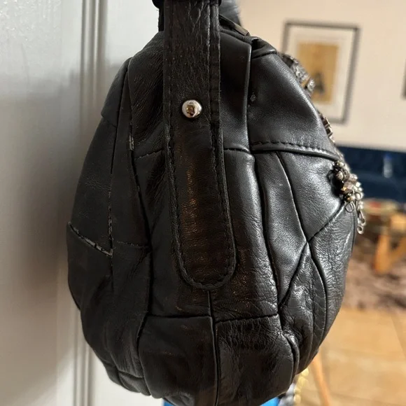 Gothic Black Leather Crossbody Bag with Skull Embellishments - Picture 3 of 8